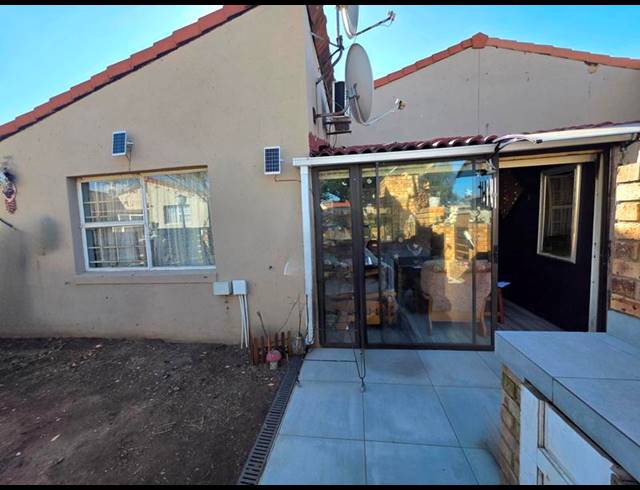 2 BEDROOM TOWNHOUSE FOR SALE IN ELSPARK